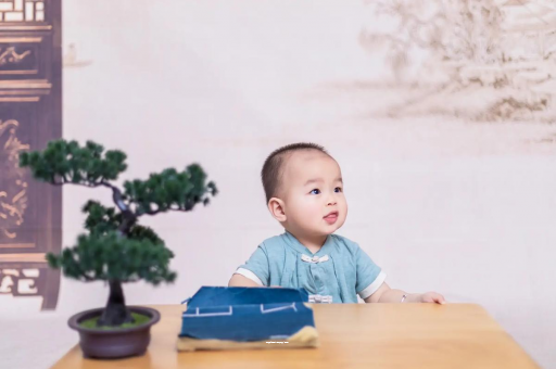 东平满月宝宝放屁臭 东平满月宝宝放屁臭